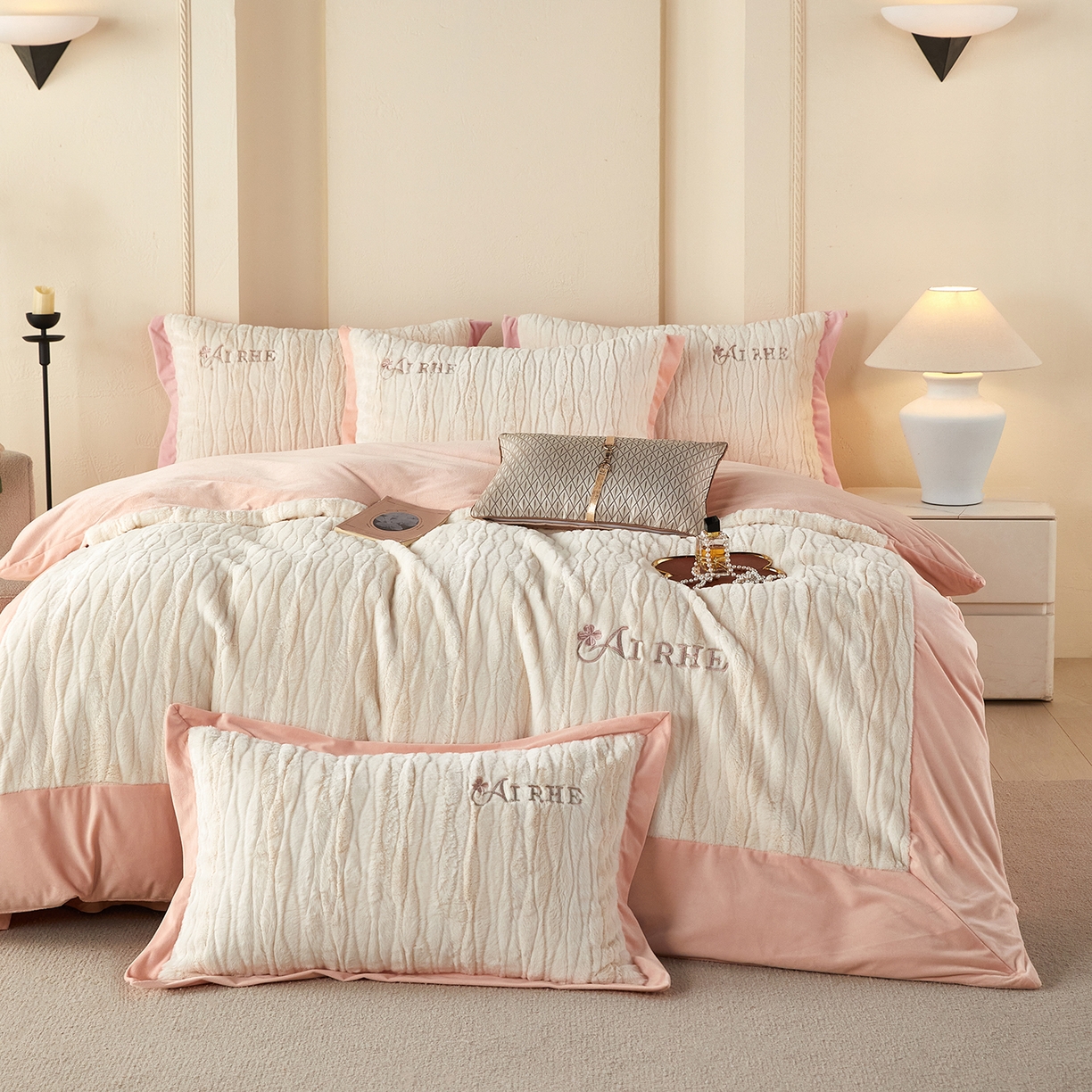 91家纺网 家纺一手货源 找家纺 优希家纺 2025新款洛丽獭保暖四件套 淡粉色