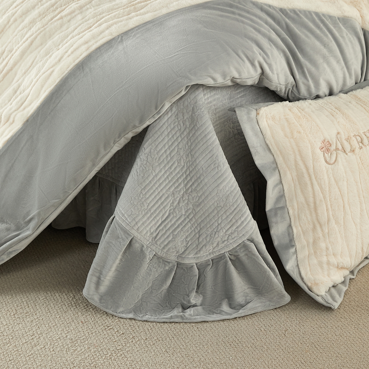 91家纺网 家纺一手货源 找家纺 优希家纺 2025新款洛丽獭保暖四件套 灰色