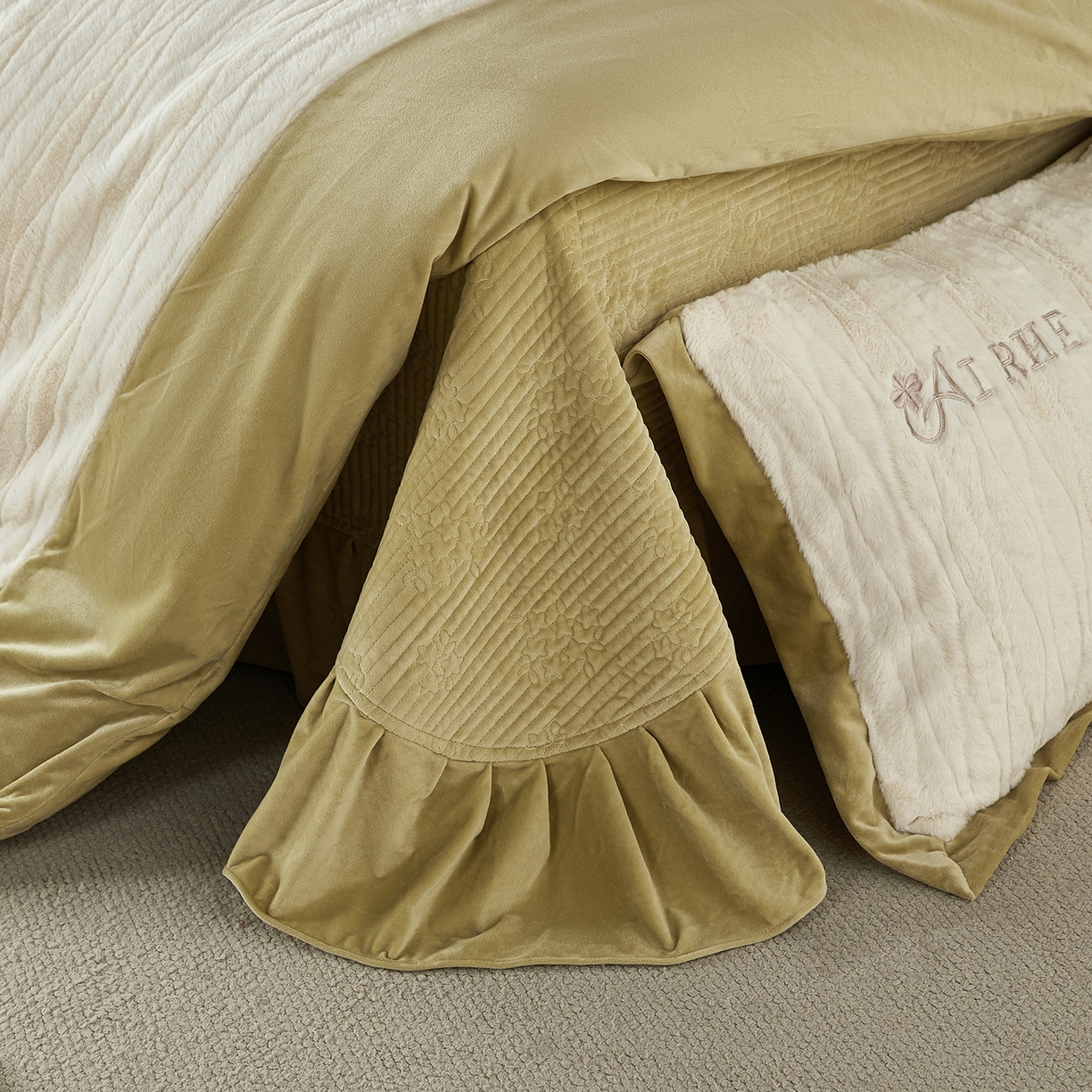 91家纺网 家纺一手货源 找家纺 优希家纺 2025新款洛丽獭保暖四件套 绿色