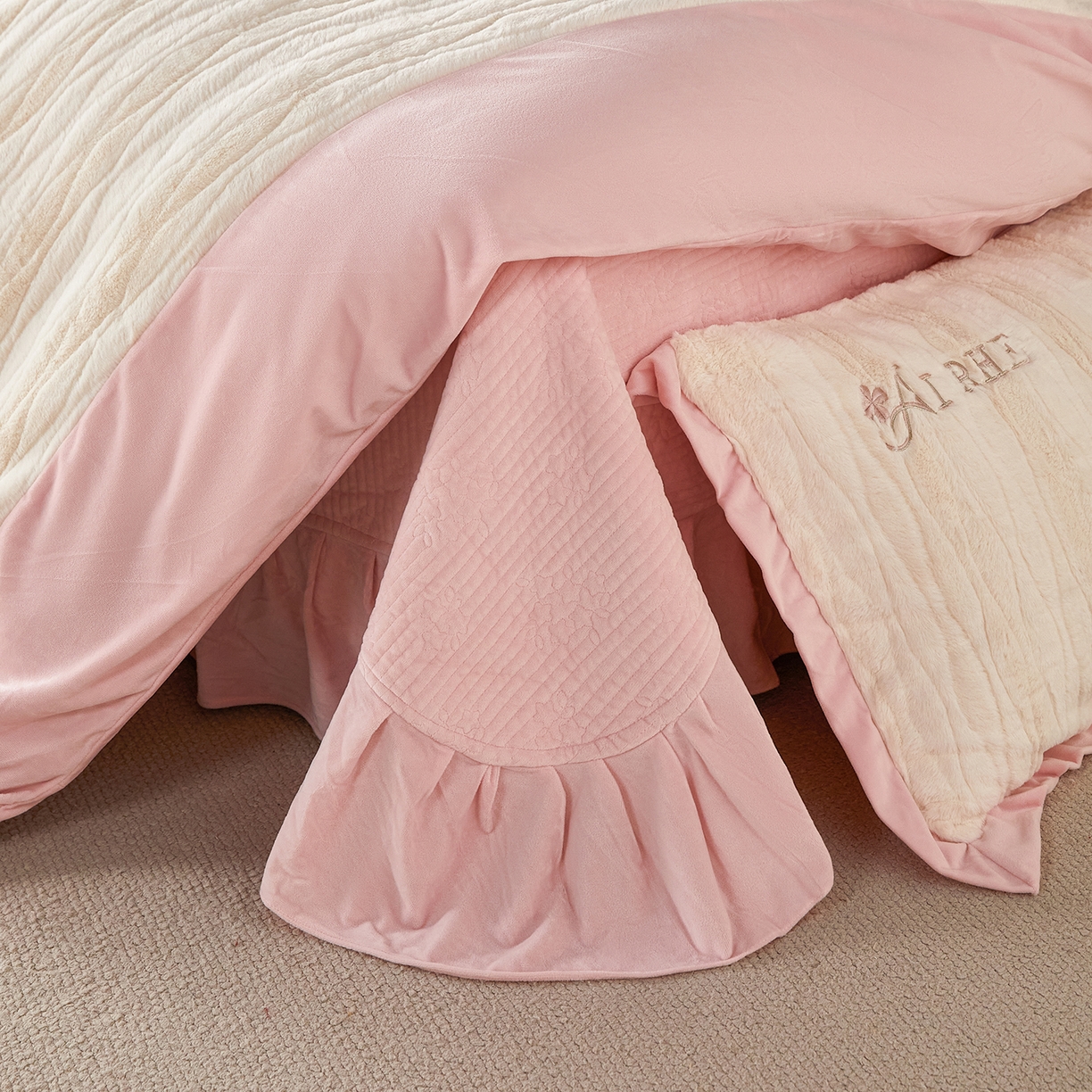 91家纺网 家纺一手货源 找家纺 （总）优希家纺 2025新款洛丽獭保暖四件套