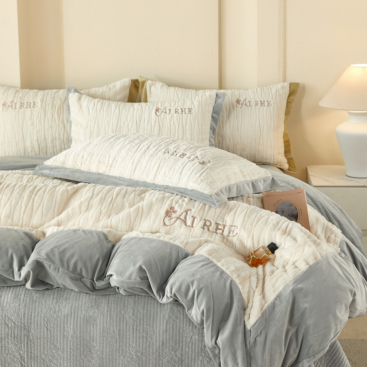 91家纺网 家纺一手货源 找家纺 优希家纺 2025新款洛丽獭保暖四件套 灰色