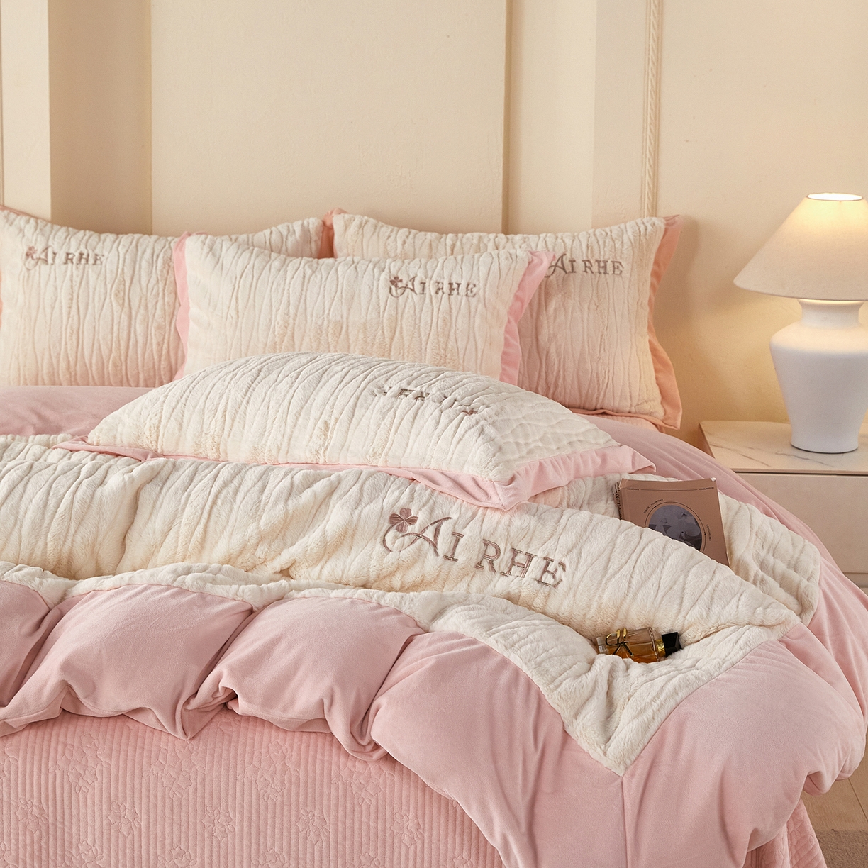 91家纺网 家纺一手货源 找家纺 （总）优希家纺 2025新款洛丽獭保暖四件套