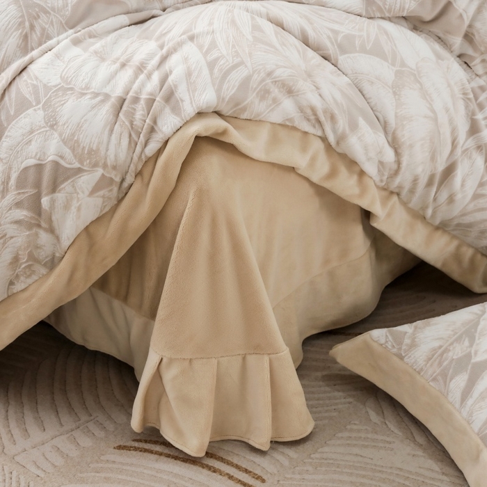 91家纺网 家纺一手货源 找家纺 千姿坊 2025新款冬季雕花牛奶绒加厚保暖四件套复古风轻奢烂花床单被套床上用品 盛夏丛林-卡其