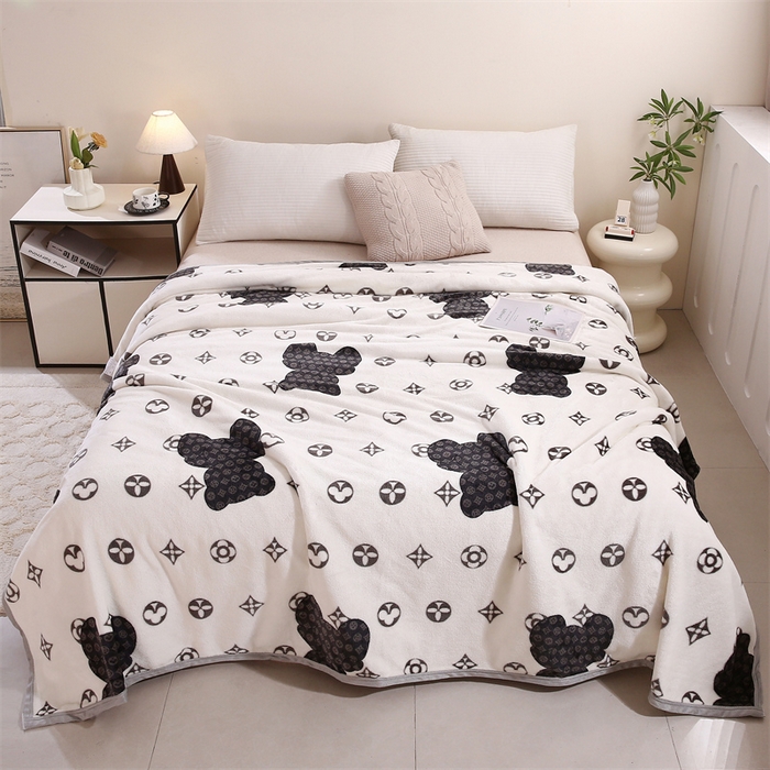 91家纺网 家纺一手货源 找家纺 （总）爱派 2025年新款230g印花牛奶绒卷边毛毯盖坦毯子