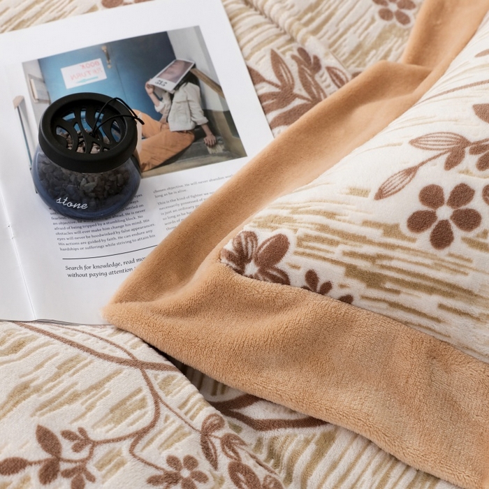 91家纺网 家纺一手货源 找家纺 千姿坊 2025新款冬季雕花牛奶绒加厚保暖四件套复古风轻奢烂花床单被套床上用品 叶雨优然-咖色