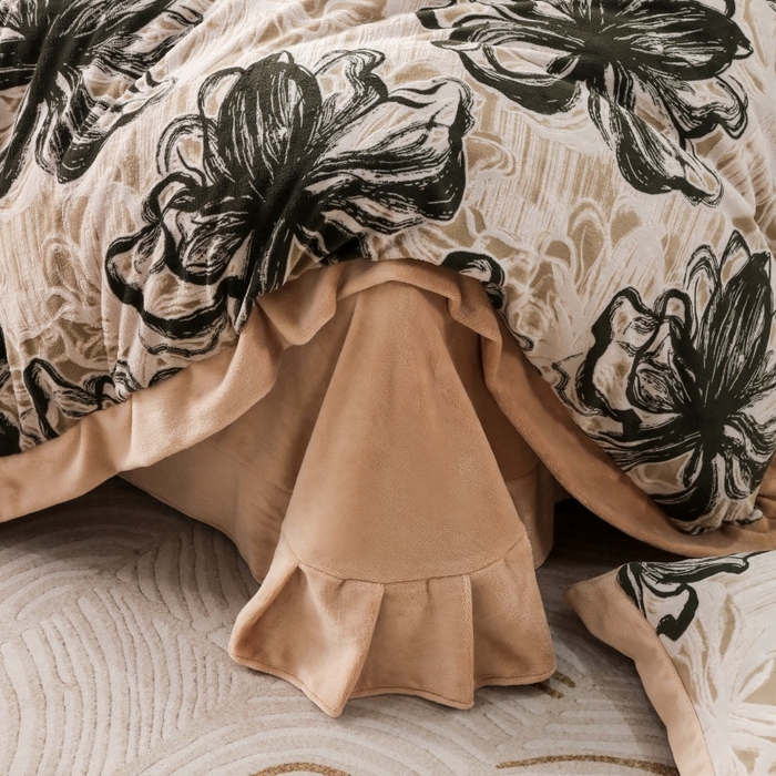 91家纺网 家纺一手货源 找家纺 千姿坊 2025新款冬季雕花牛奶绒加厚保暖四件套复古风轻奢烂花床单被套床上用品 优雅花卉-黑棕