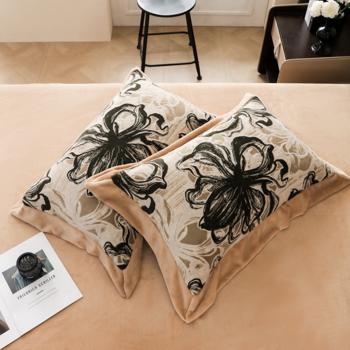 91家纺网 家纺一手货源 找家纺 千姿坊 2025新款冬季雕花牛奶绒加厚保暖四件套复古风轻奢烂花床单被套床上用品 优雅花卉-黑棕