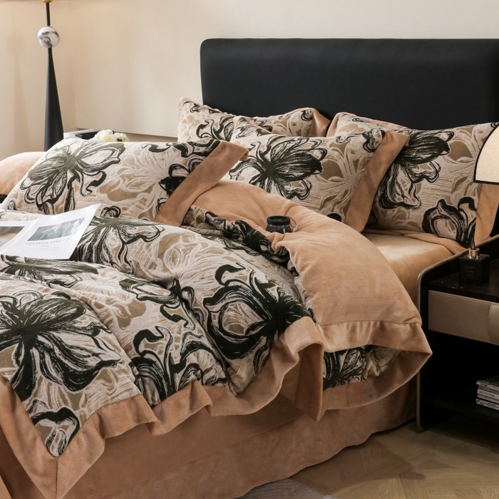 91家纺网 家纺一手货源 找家纺 千姿坊 2025新款冬季雕花牛奶绒加厚保暖四件套复古风轻奢烂花床单被套床上用品 优雅花卉-黑棕