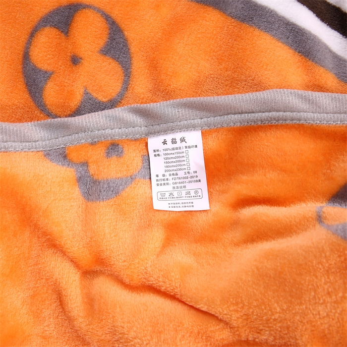 91家纺网 家纺一手货源 找家纺 （总）爱派 2025年新款230g印花牛奶绒卷边毛毯盖坦毯子