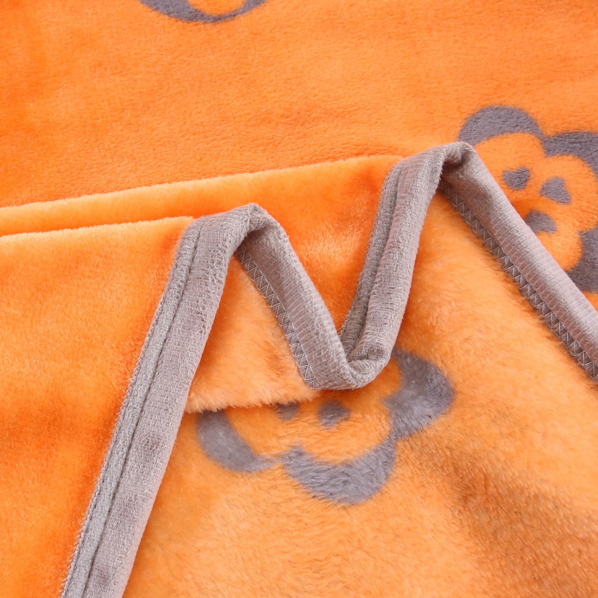 91家纺网 家纺一手货源 找家纺 （总）爱派 2025年新款230g印花牛奶绒卷边毛毯盖坦毯子