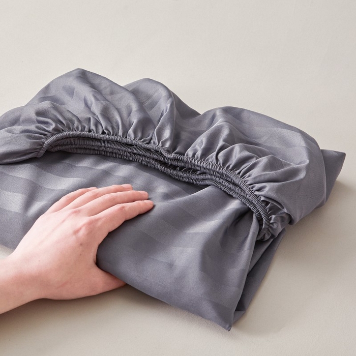 91家纺网 家纺一手货源 找家纺 梵克保罗 2025新款DT系列缎条工艺色丁床笠 DT-灰