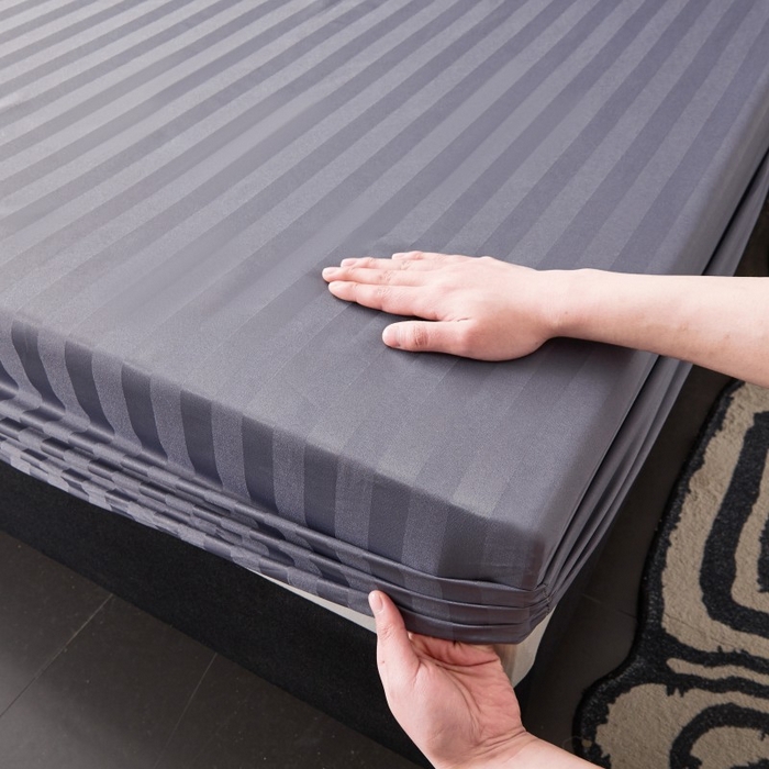 91家纺网 家纺一手货源 找家纺 梵克保罗 2025新款DT系列缎条工艺色丁床笠 DT-灰