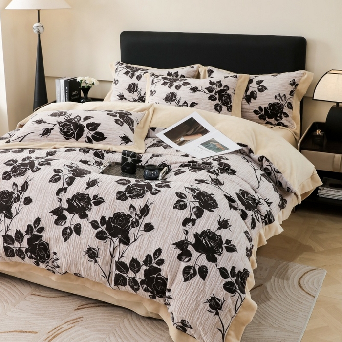 91家纺网 家纺一手货源 找家纺 千姿坊 2025新款冬季雕花牛奶绒加厚保暖四件套复古风轻奢烂花床单被套床上用品 夜伴花香-灰咖