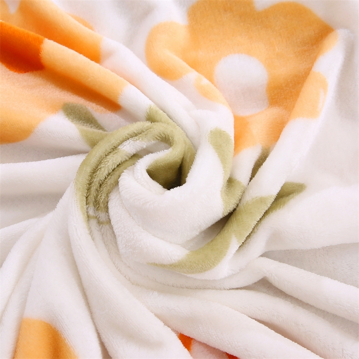 91家纺网 家纺一手货源 找家纺 爱派 2025年新款230g印花牛奶绒卷边毛毯盖坦毯子 花颜朵朵