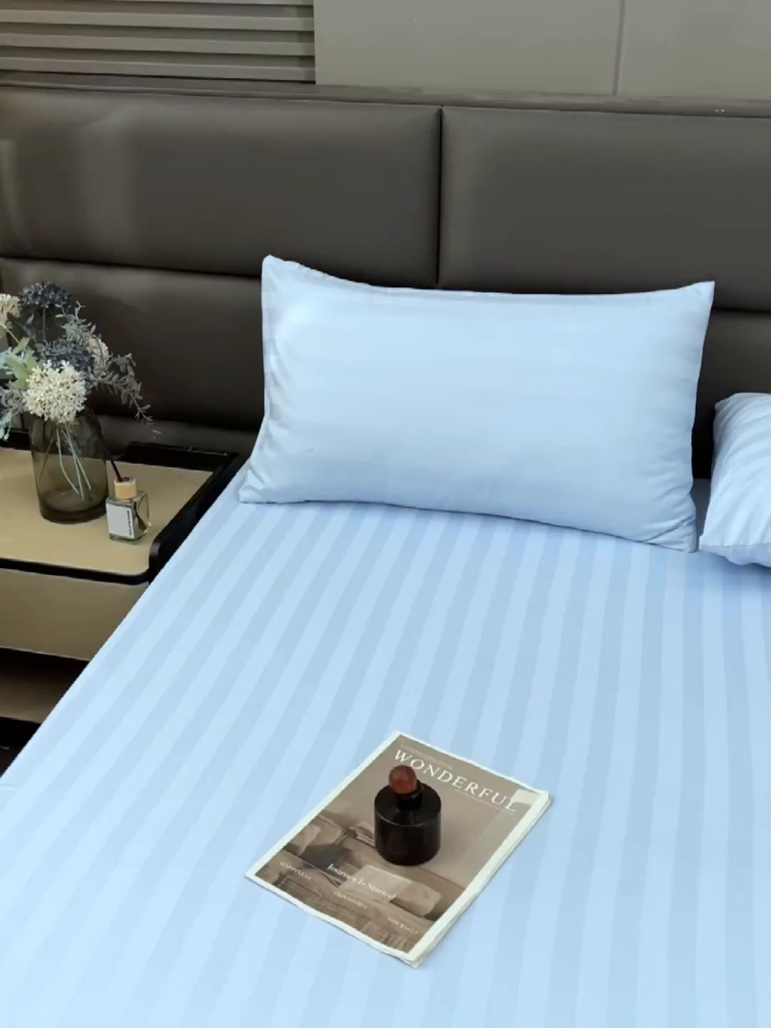 91家纺网 家纺一手货源 找家纺 梵克保罗 2025新款DT系列缎条工艺色丁床笠 DT-淡蓝