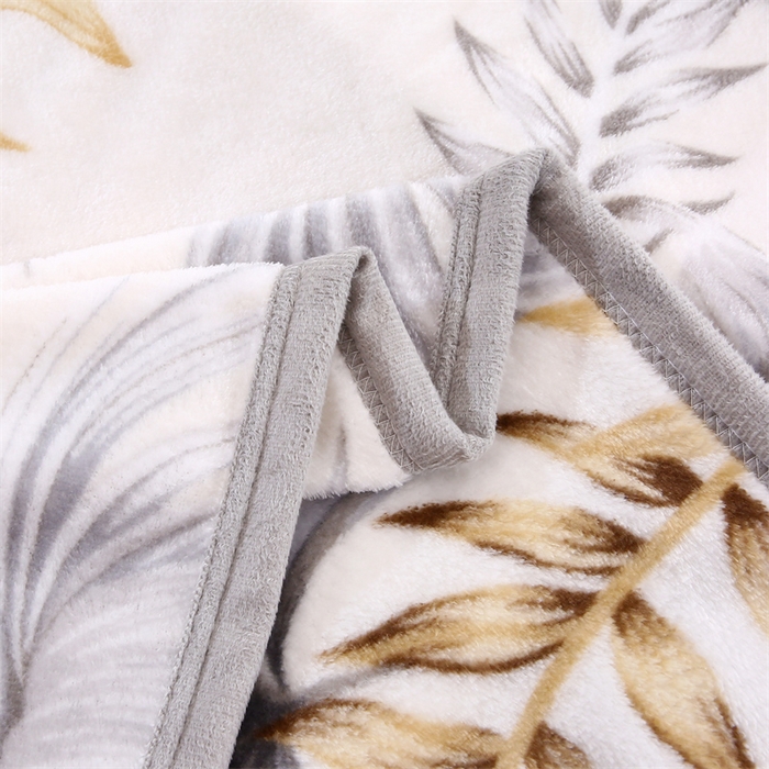 91家纺网 家纺一手货源 找家纺 爱派 2025年新款230g印花牛奶绒卷边毛毯盖坦毯子 花枝曼妙