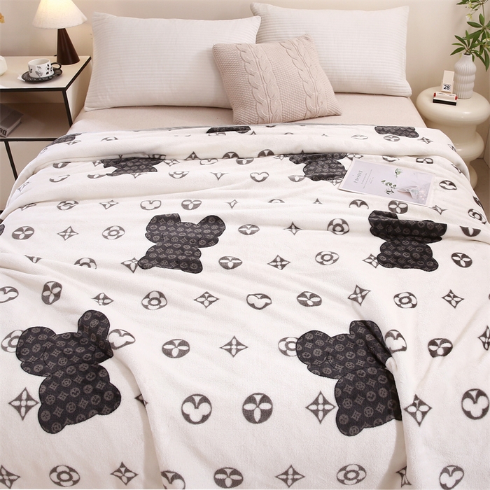 91家纺网 家纺一手货源 找家纺 爱派 2025年新款230g印花牛奶绒卷边毛毯盖坦毯子 艺术构想