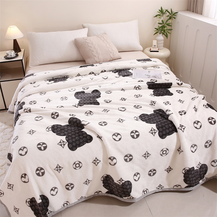 91家纺网 家纺一手货源 找家纺 爱派 2025年新款230g印花牛奶绒卷边毛毯盖坦毯子 艺术构想