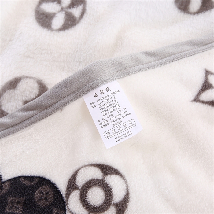 91家纺网 家纺一手货源 找家纺 爱派 2025年新款230g印花牛奶绒卷边毛毯盖坦毯子 艺术构想