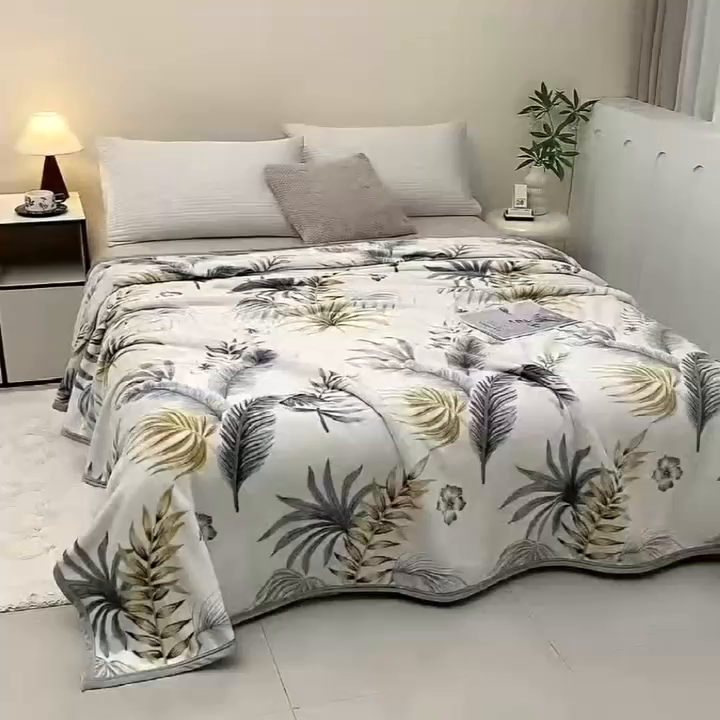 91家纺网 家纺一手货源 找家纺 （总）爱派 2025年新款230g印花牛奶绒包边毛毯盖坦毯子