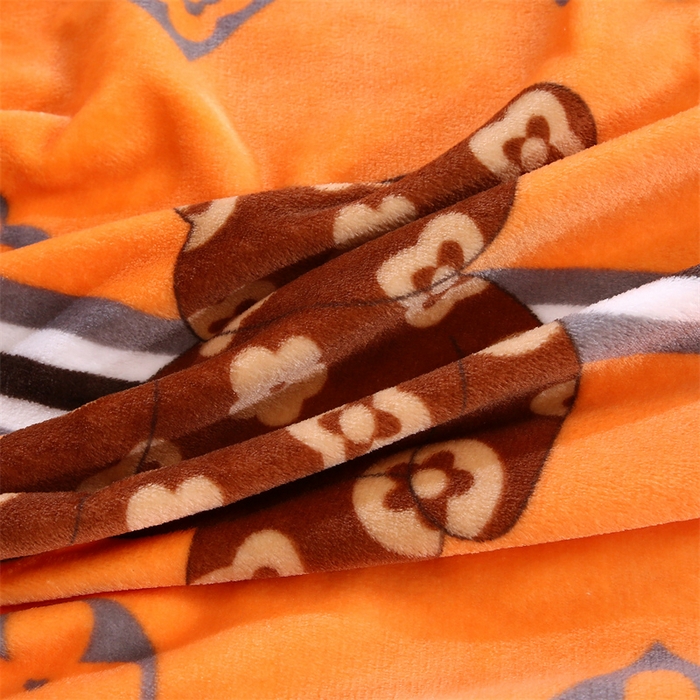 91家纺网 家纺一手货源 找家纺 爱派 2025年新款230g印花牛奶绒包边毛毯盖坦毯子 名门世家