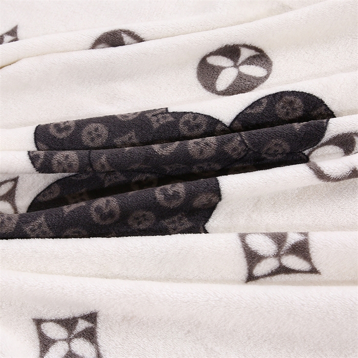 91家纺网 家纺一手货源 找家纺 爱派 2025年新款230g印花牛奶绒包边毛毯盖坦毯子 艺术构想