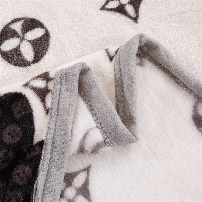 91家纺网 家纺一手货源 找家纺 爱派 2025年新款230g印花牛奶绒包边毛毯盖坦毯子 艺术构想