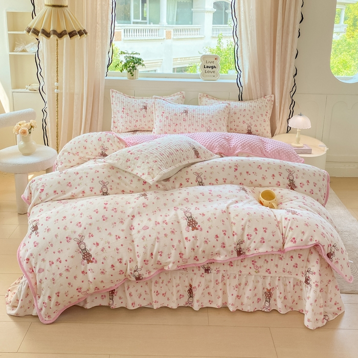 91家纺网 家纺一手货源 找家纺 （总）尚美 2025新款豆豆绒牛奶绒大花边床盖四件套-系列2（床盖花边随机）