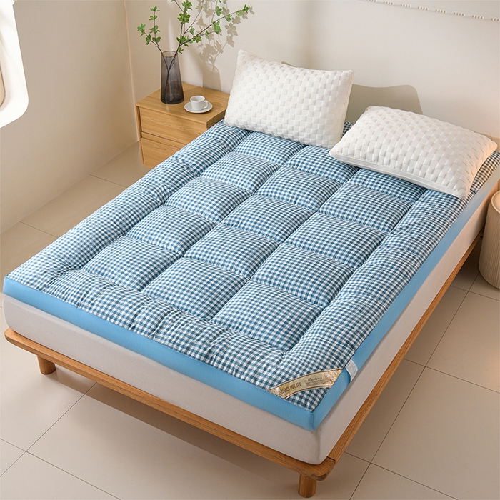 91家纺网 家纺一手货源 找家纺 预言家纺 2025新款格子床垫床褥系列 蓝格