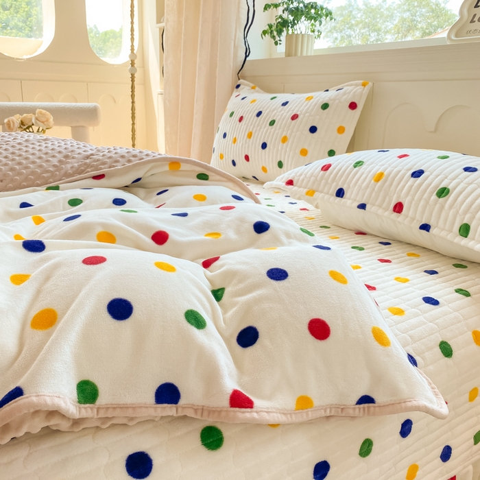 91家纺网 家纺一手货源 找家纺 （总）尚美 2025新款豆豆绒牛奶绒大花边床盖四件套-系列2（床盖花边随机）