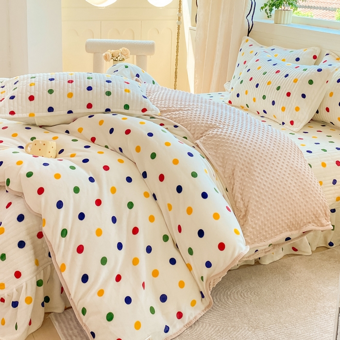 91家纺网 家纺一手货源 找家纺 （总）尚美 2025新款豆豆绒牛奶绒大花边床盖四件套-系列2（床盖花边随机）