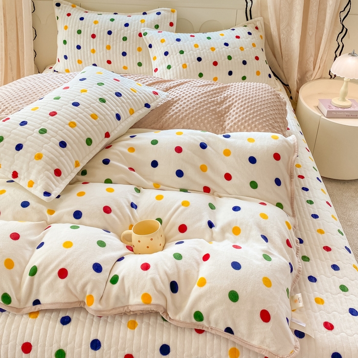 91家纺网 家纺一手货源 找家纺 （总）尚美 2025新款豆豆绒牛奶绒大花边床盖四件套-系列2（床盖花边随机）