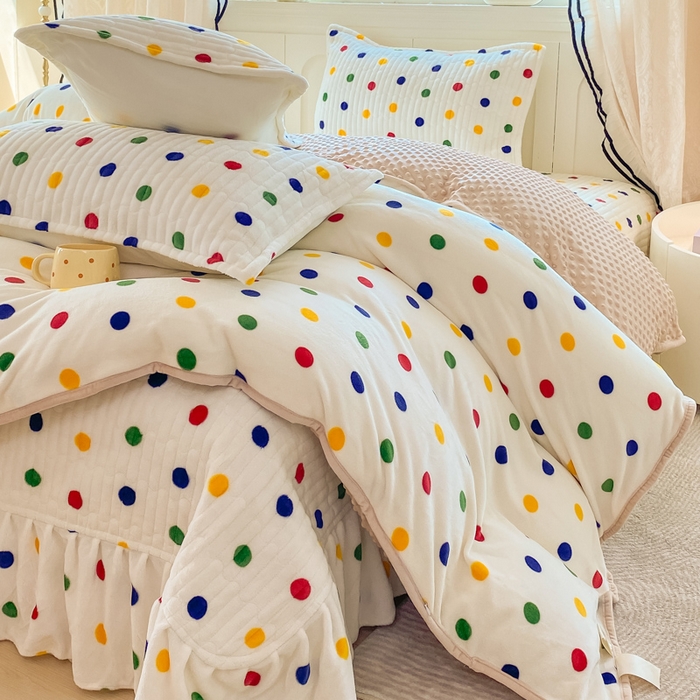 91家纺网 家纺一手货源 找家纺 （总）尚美 2025新款豆豆绒牛奶绒大花边床盖四件套-系列2（床盖花边随机）