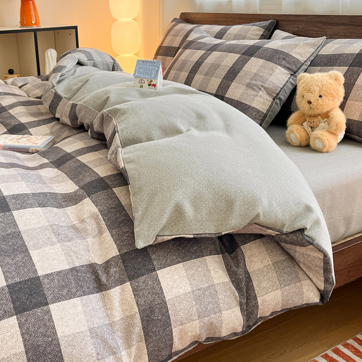 91家纺网 家纺一手货源 找家纺 典曼家纺 2025新款原棉磨毛印花四件套 朗格-灰