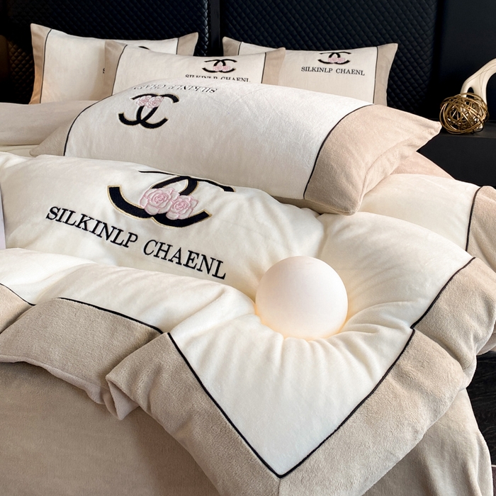 91家纺网 家纺一手货源 找家纺 （总）绒世界 2025秋冬小香风香奈系列牛奶绒四件套