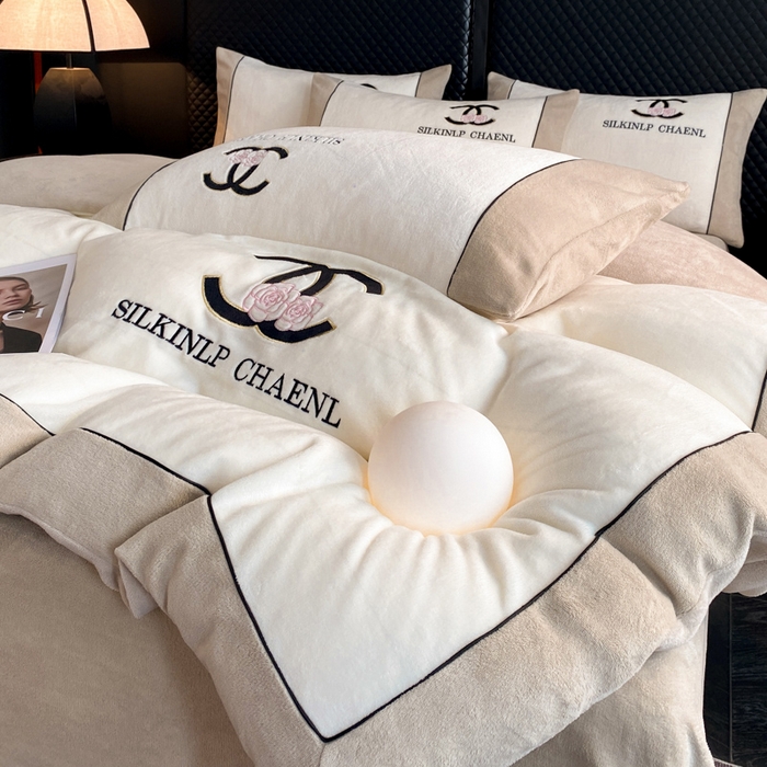 91家纺网 家纺一手货源 找家纺 （总）绒世界 2025秋冬小香风香奈系列牛奶绒四件套