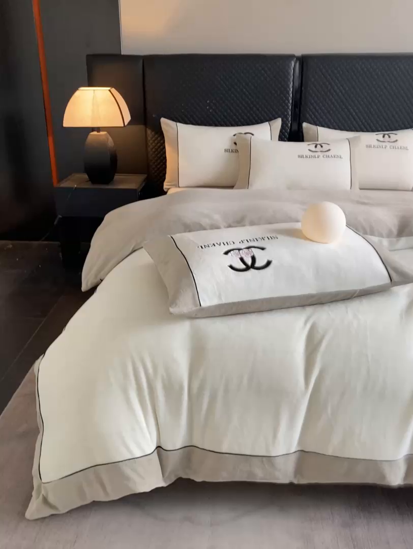 91家纺网 家纺一手货源 找家纺 （总）绒世界 2025秋冬小香风香奈系列牛奶绒四件套