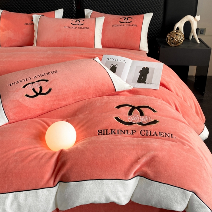 91家纺网 家纺一手货源 找家纺 绒世界 2025秋冬小香风香奈系列牛奶绒四件套 爱马仕橙