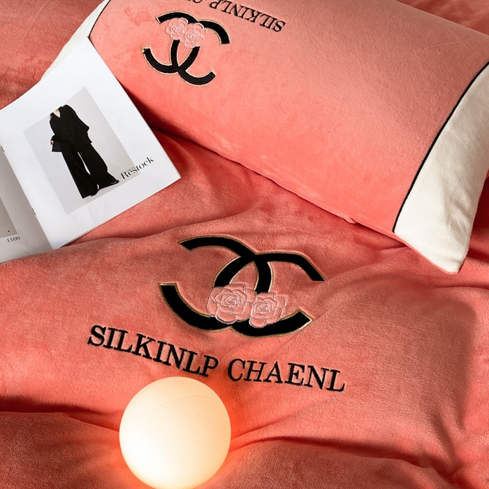 91家纺网 家纺一手货源 找家纺 绒世界 2025秋冬小香风香奈系列牛奶绒四件套 爱马仕橙