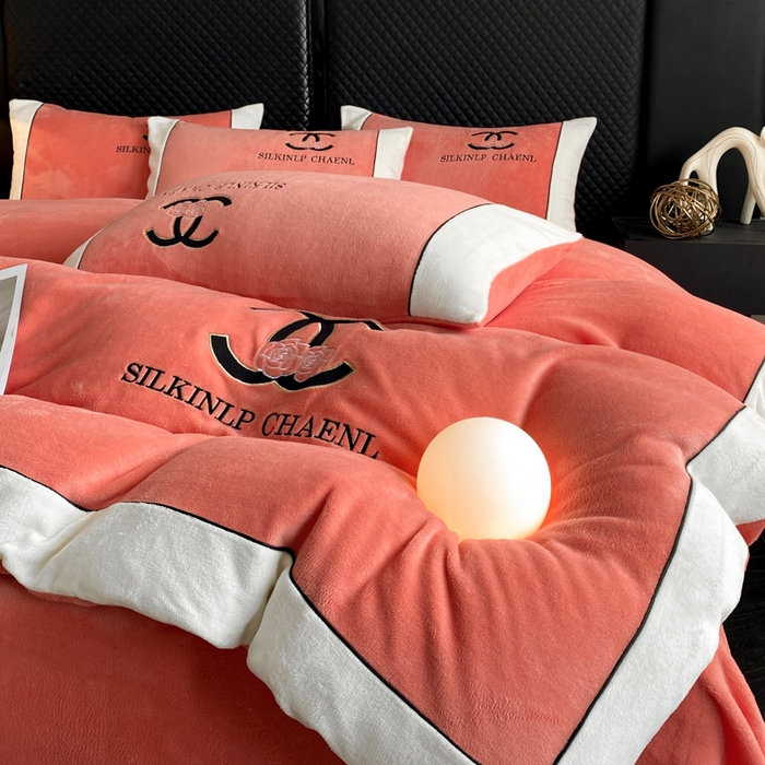 91家纺网 家纺一手货源 找家纺 绒世界 2025秋冬小香风香奈系列牛奶绒四件套 爱马仕橙