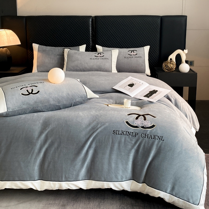 91家纺网 家纺一手货源 找家纺 绒世界 2025秋冬小香风香奈系列牛奶绒四件套 都市灰