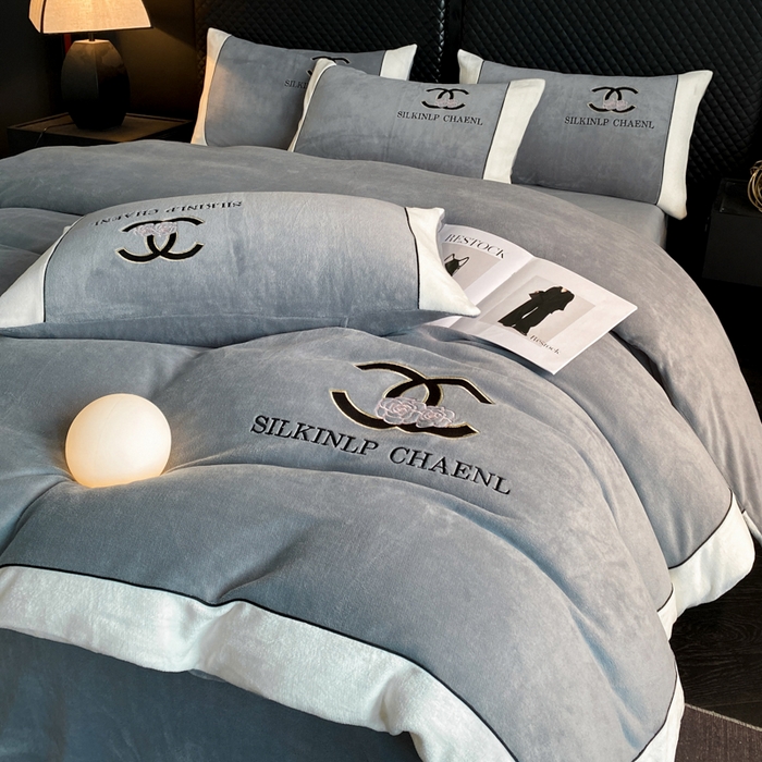 91家纺网 家纺一手货源 找家纺 绒世界 2025秋冬小香风香奈系列牛奶绒四件套 都市灰