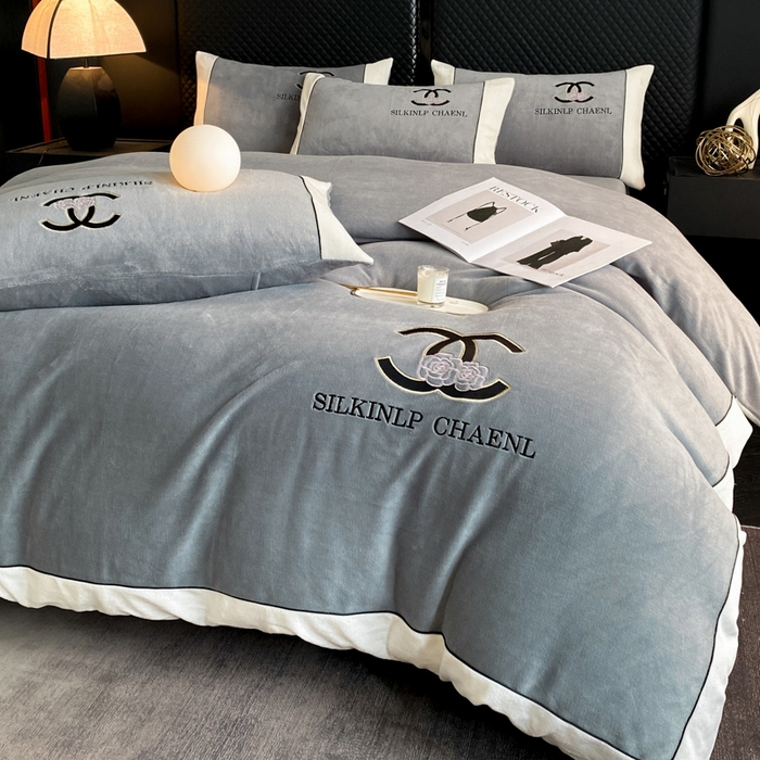 91家纺网 家纺一手货源 找家纺 绒世界 2025秋冬小香风香奈系列牛奶绒四件套 都市灰