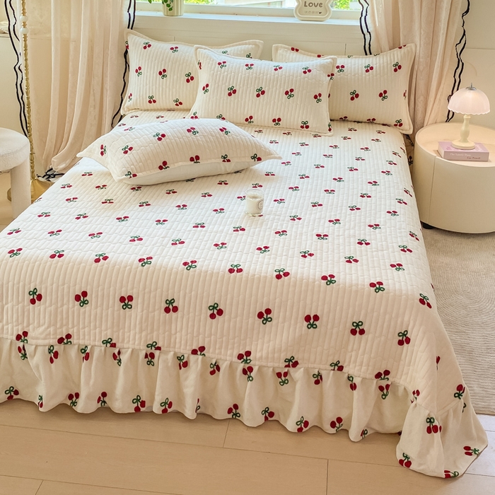 91家纺网 家纺一手货源 找家纺 尚美 2025新款豆豆绒牛奶绒大花边床盖四件套-系列2（床盖花边随机） 莓樱