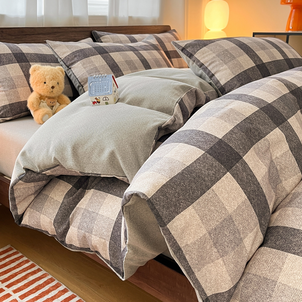 91家纺网 家纺一手货源 找家纺 典曼家纺 2025新款原棉磨毛印花四件套 朗格-灰