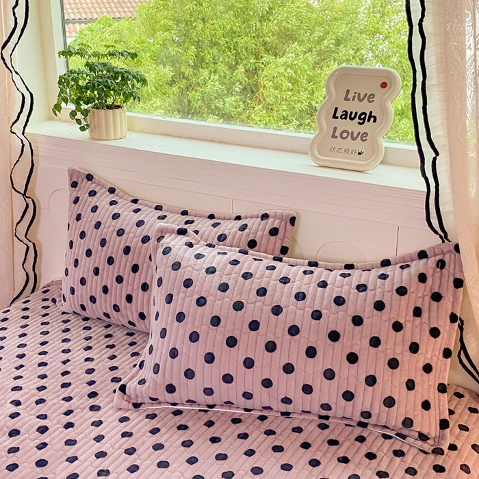 91家纺网 家纺一手货源 找家纺 尚美 2025新款豆豆绒牛奶绒大花边床盖四件套-系列2（床盖花边随机） 肉色波点