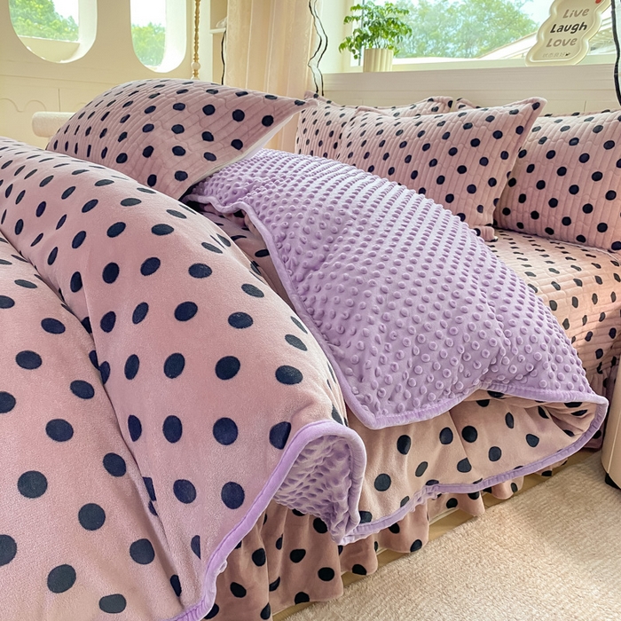 91家纺网 家纺一手货源 找家纺 尚美 2025新款豆豆绒牛奶绒大花边床盖四件套-系列2（床盖花边随机） 肉色波点