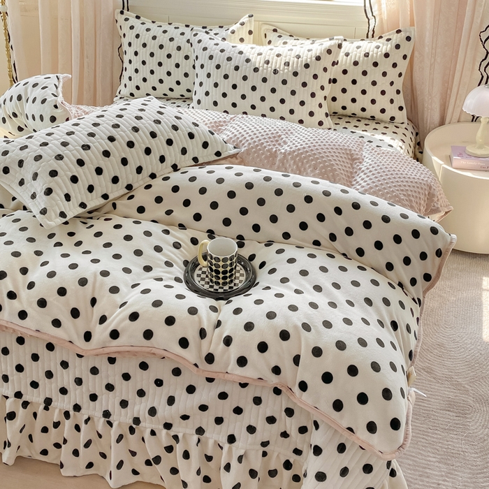 91家纺网 家纺一手货源 找家纺 尚美 2025新款豆豆绒牛奶绒大花边床盖四件套-系列2（床盖花边随机） 小波点米