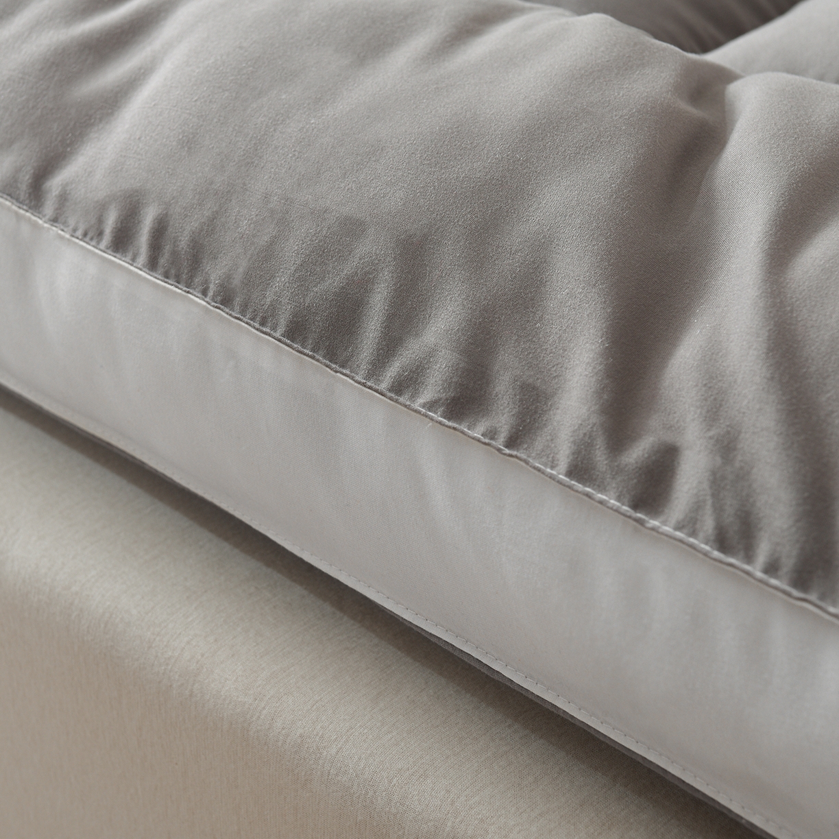 91家纺网 家纺一手货源 找家纺 预言家纺 2025新款黄边立体床垫床褥系列 白边灰