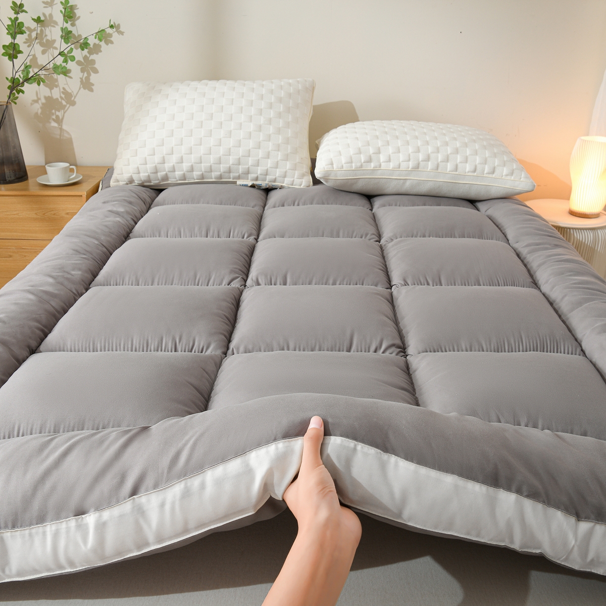 91家纺网 家纺一手货源 找家纺 预言家纺 2025新款黄边立体床垫床褥系列 白边灰